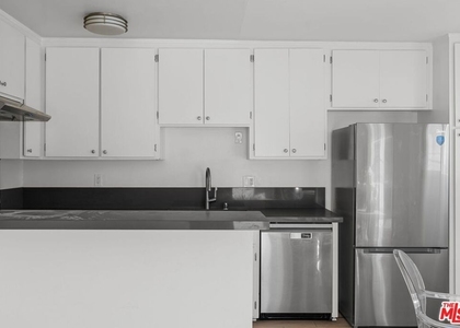 10 19th Avenue - Photo 1