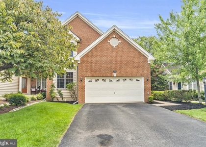 42985 Pascale Terrace - Photo 1