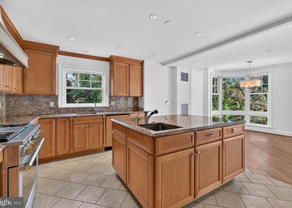 1201 N Nash Street - Photo 1