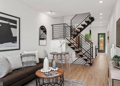 1546 N Darien Street - Photo 1