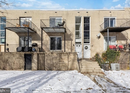 320 Hermit Street - Photo 1