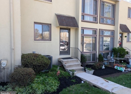 100 E Glenolden Avenue - Photo 1