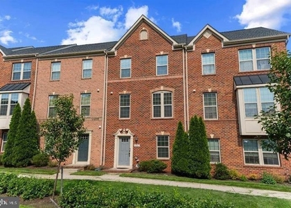 4662 Hudson Street - Photo 1