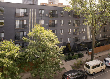 5411 N Winthrop Avenue - Photo 1