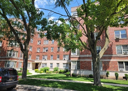 2600 W Berwyn Avenue - Photo 1