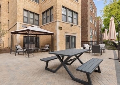 7620 N Eastlake Terrace - Photo 1