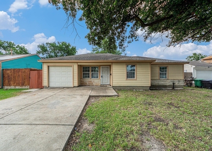 502 Ogilvie Street - Photo 1