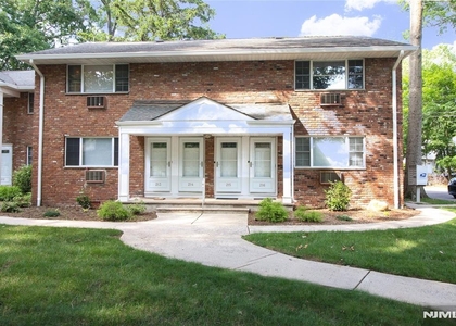 216 Washington - Photo 1