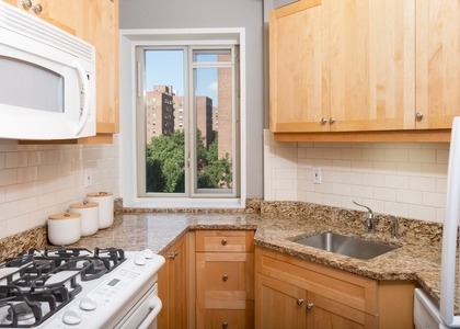 Avenue C - Photo 1