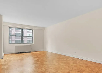 Eighth Avenue - Photo 1
