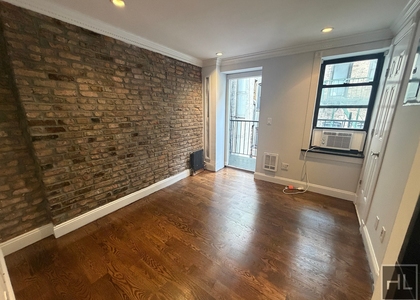 Mulberry Street - Photo 1