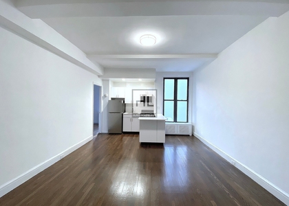 East 46 Street - Photo 1