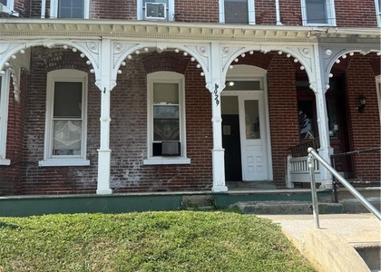 929 W Gordon Street - Photo 1