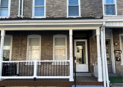 718 W Washington Street - Photo 1