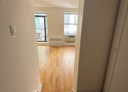 201 East 12th Street - Photo 1