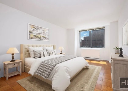 E 52nd St - Photo 1