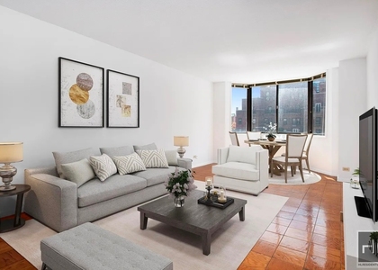 E 52nd St - Photo 1