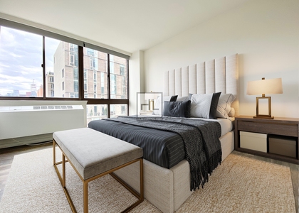 West 43 Street - Photo 1