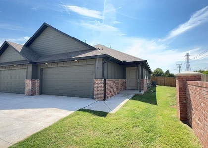 11519 University Drive - Photo 1