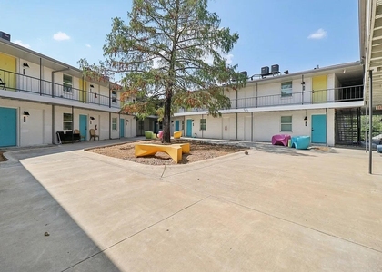 321 E 8th Street - Photo 1