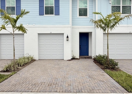 121 Se Birch Terrace - Photo 1