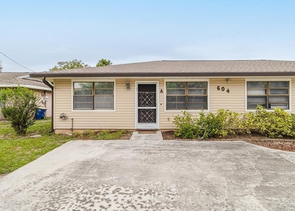 604 Roselyn Avenue - Photo 1