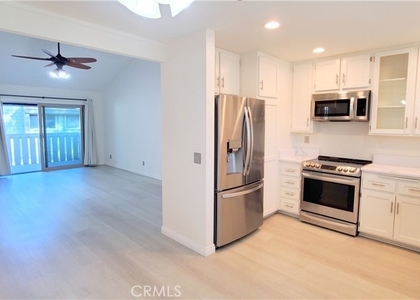 960 E Bonita Avenue - Photo 1