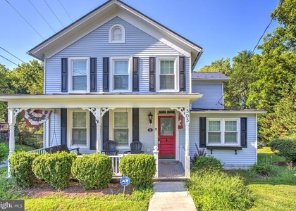 303 E Colonial Highway - Photo 1