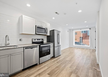 810 Diamond Street - Photo 1