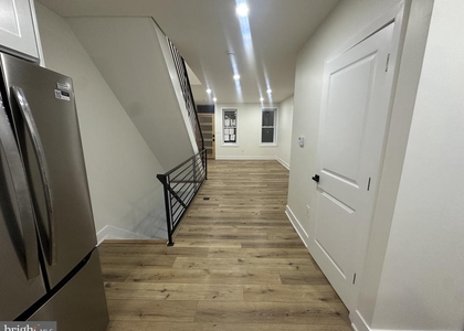 539 Mcclellan Street - Photo 1