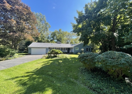 515 E Blodgett Avenue - Photo 1