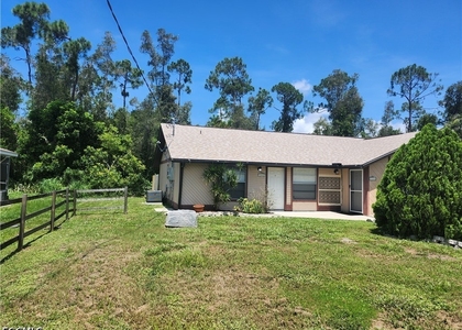 19136 Miami Boulevard - Photo 1