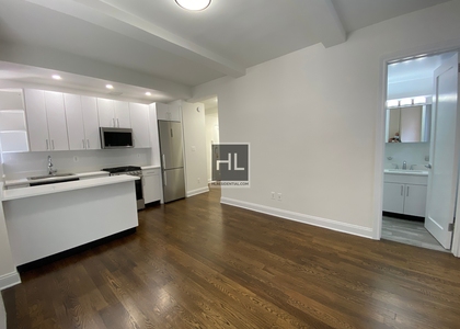 East 46 Street - Photo 1