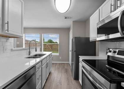 128 Green Isle Avenue - Photo 1
