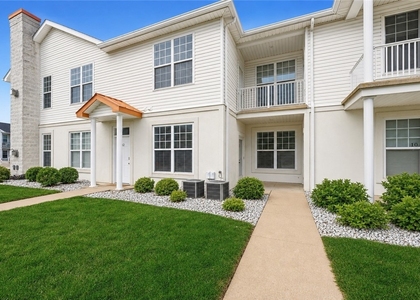 217 Adams Pointe Boulevard - Photo 1
