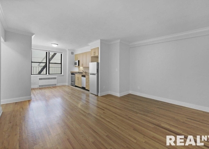 West 15th Street - Photo 1