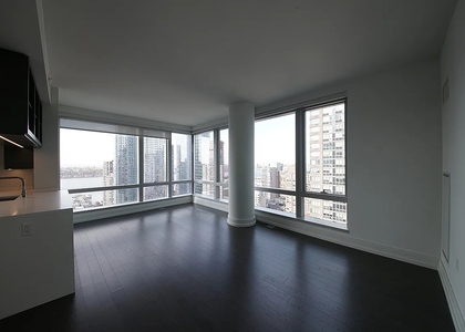 555 10th Avenue - Photo 1