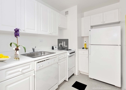 West 34th Street - Photo 1