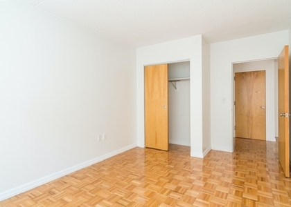 West 48th Street - Photo 1