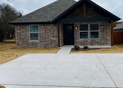 307 N Colbert Avenue - Photo 1