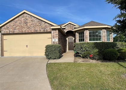 800 Elm Grove - Photo 1