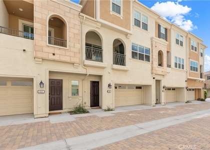604 White Oaks - Photo 1