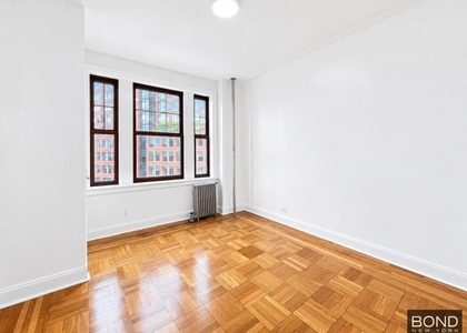 West 11th Street - Photo 1