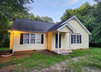 134 W Oak Avenue - Photo 1
