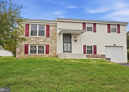 3242 Parkview Drive - Photo 1