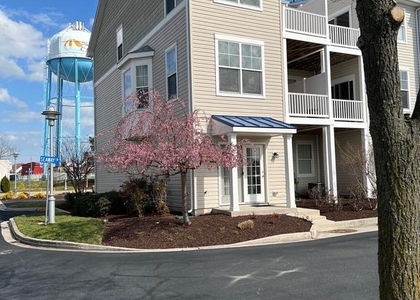 401 N Seaway Ct - Photo 1