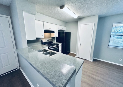 5500 Rose Hill Cir - Photo 1