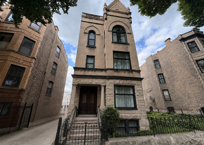 2528 W Iowa Street - Photo 1