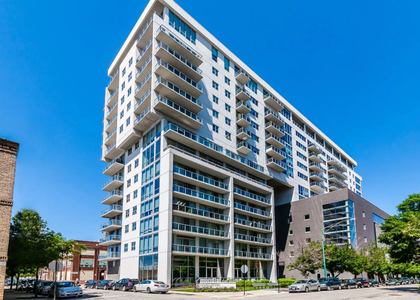 910 W Huron Street - Photo 1