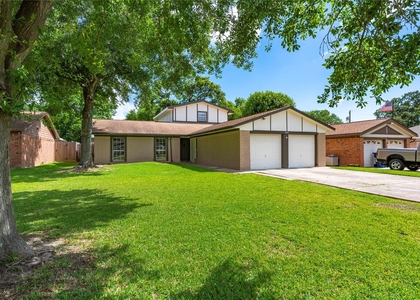 2402 21st Avenue N - Photo 1